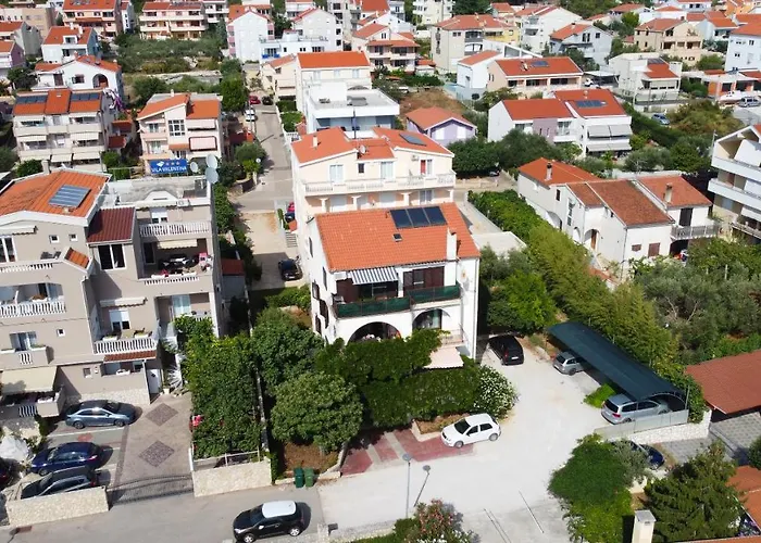 Apartment Glicinija *